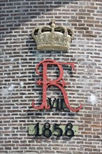 Crown with the letter R and the year 1858