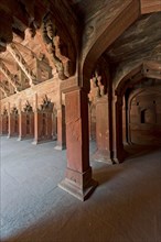 Decorative elements carved in sandstone in the interior of Jahangiri Mahal