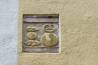 Historic reference to a bakery on a house facade