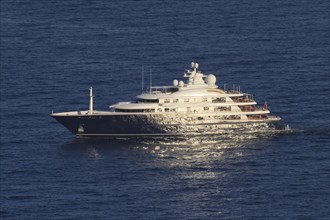 Motor yacht 'Cakewalk'