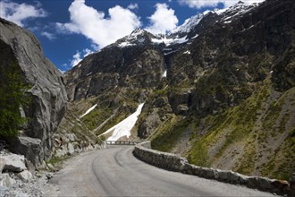 Alpine road to La Berarde
