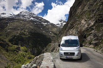 Camping bus on the Alpine road to La Berarde
