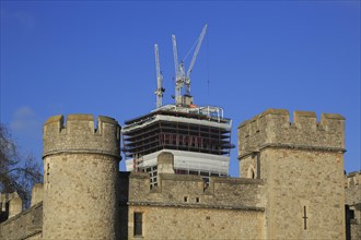 The Tower of London in front of the high-rise construction site of 20 Fenchurch Street