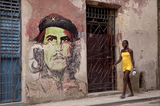 Che Guevara mural and a young woman in the historic town centre