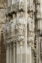 Sculptures of saints on the portal