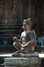 Figure in the ruins of Banteay Srei