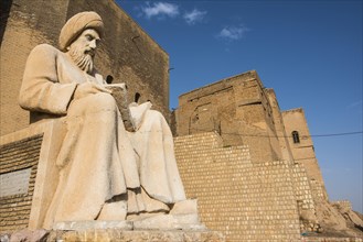 Statue of Mubarak Ben Ahmed Sharaf-Aldin in front of Qalat Hawler citadel