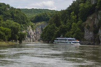Excursion boat in the Danube Gorge near Weltenburg
