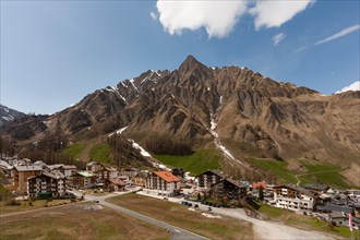 View of the village of Samnaun with Mt Piz Ot