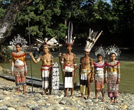 Head hunters of the ethnic group of the Iban people