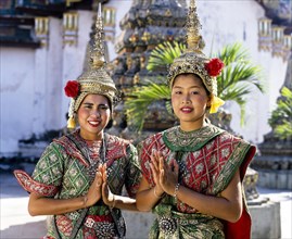 Temple dancers at Wat Pho