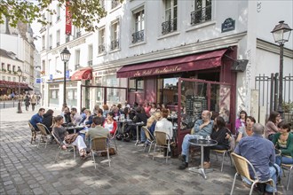 Cafe Au Petit Montmartre on Place des Abbesses square
