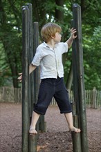 Young boy in Egestorf Barefoot Park