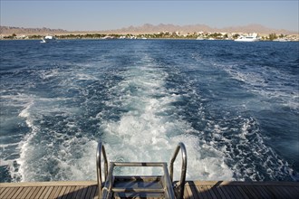 View from the stern of a diving boat in motion