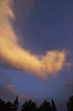 Cloud formation in the evening light
