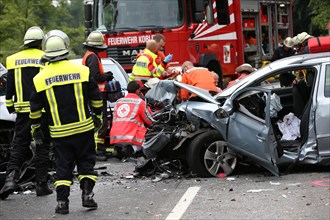 Rescue workers from the fire brigade and the German Red Cross in action at a traffic accident on federal road 327