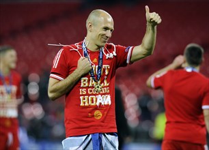 Arjen Robben making a thumbs-up gesture at the end of the game