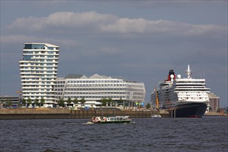Cruise ship Queen Elizabeth in the Port of Hamburg