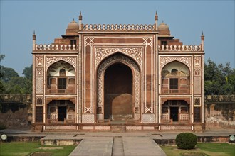 Gate building with red sandstone slabs and delicate marble inlays to the Islamic mausoleum of I'timad-ud-Daulah
