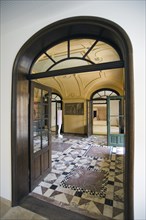 Entrance to the old Lenbachhaus from the atrium of the new building