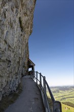 Narrow ridge along the rockface of Mt Ebenalp between Wildkirchli and the Aescher mountain inn