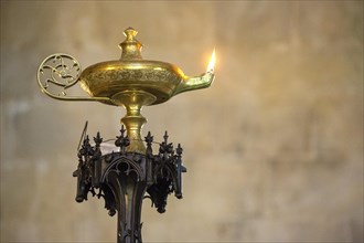 Oil lamp on the Tomb of the Unknown Soldier in the Chapter House