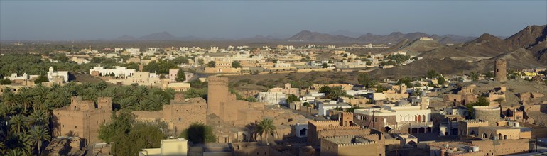 The oasis town of Al-Mundayrib with its old fortifications