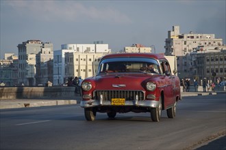 Classic U.S. road cruiser driving along the Malecón
