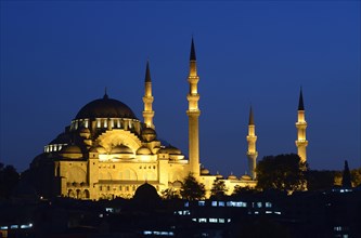 Sueleymaniye Mosque at night