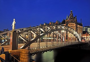 Brooksbrücke bridge over the Zollkanal canal