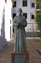 Monument to Father José Torres Padilla