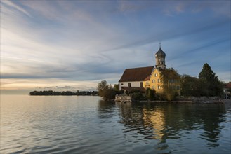 Evening mood with the Baroque Church of St. George on the banks of Wasserburg am Bodensee