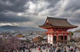 Western gate of the Kiyomizu-dera temple