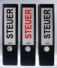 Three file folders labeled "Steuer"