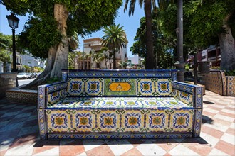 Azulejos bench "la Sucha" in Plaza 25 de Julio