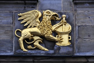 Gold-coloured griffin with a mortar