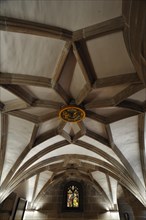 Vaulted ceiling with the coats of arms of the builders in the entrance hall of Tucher Mansion