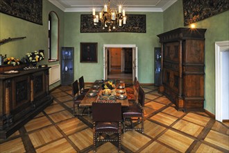 Dining room with furniture from the 16th century