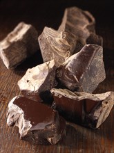 Raw cocoa liquor pieces