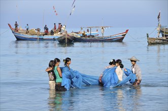 Women cleaning the fishing nets