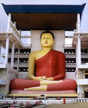 Giant Buddha statue at the Weherahena Temple