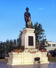 Monument with a statue of King Meng Rai