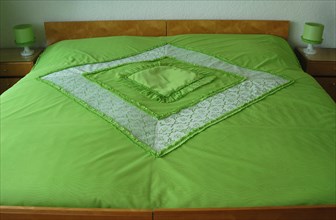 Double bed with a green bedspread