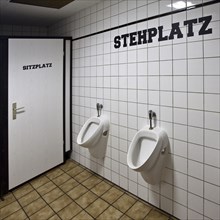 Lettering "Stehplatz"