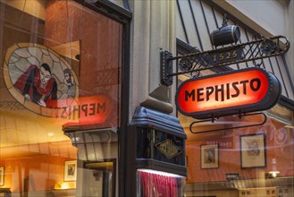 Mephisto bar in the Maedlerpassage arcade