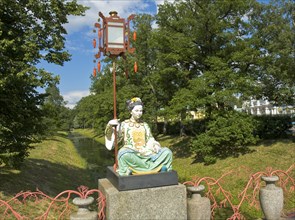 Sculpture on Chinese Bridge in Alexander Park