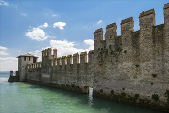 Curtain wall of the Castello Scaligero
