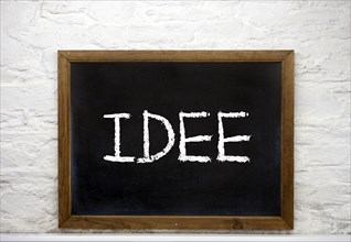 Chalkboard with the word 'Idee'