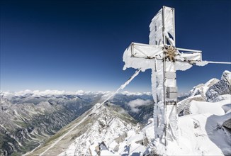 Summit cross on Mt Loffler