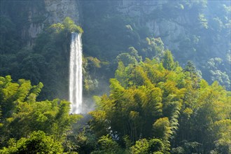 Large waterfall on Baofeng Lake